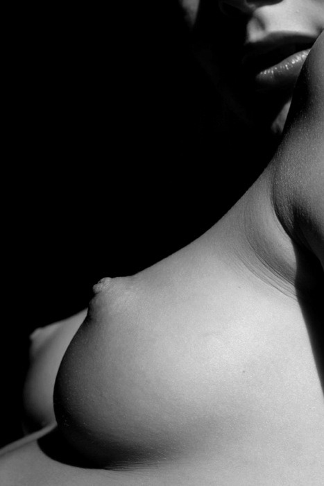 lessthan1000notes:  <1000 notes: today’s theme: breasts only 