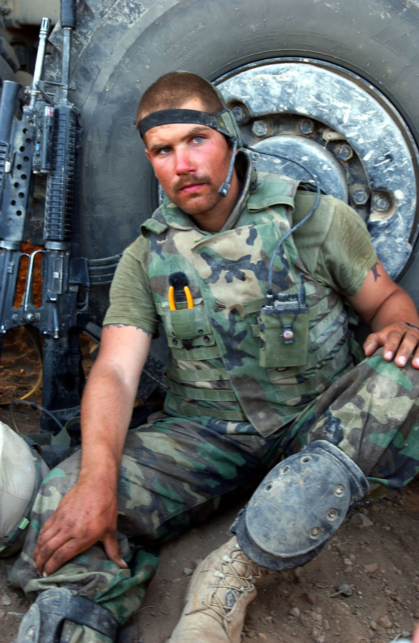soldierfromthecountry:  Check out my other Country Boys! Also offering the finest men