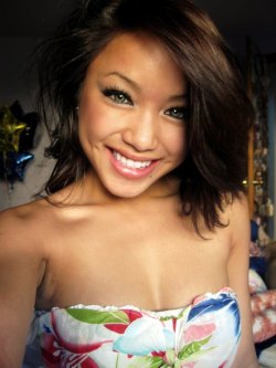 troioikelley:  Please vote for my cousin Ninasaechao http://on.ae.com/nORQgo http://on.ae.com/nORQgo http://on.ae.com/nORQgo 