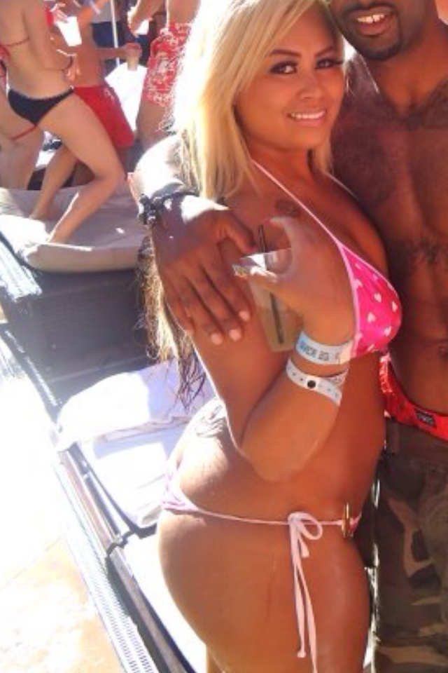 bootiebuttcheeks:  There is a god. 
