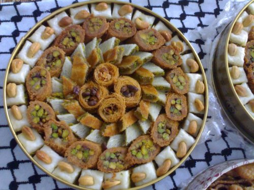 thepalestineyoudontknow: Mix of Arabic sweets - From Gaza  (here for more) 