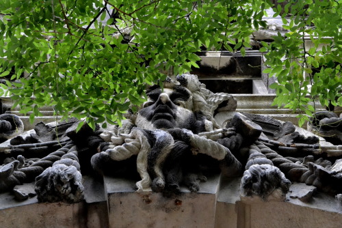 85./ V. szabadság tér 16. Párizsba beszökött a rohadás bűze - 