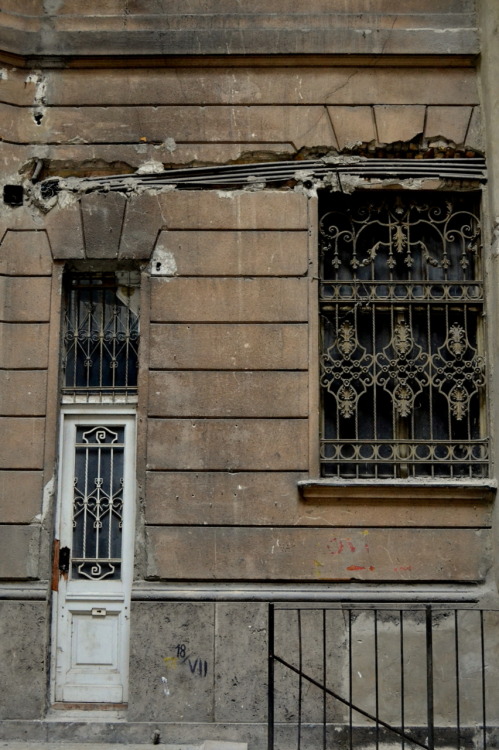 85./ V. szabadság tér 16. Párizsba beszökött a rohadás bűze - 