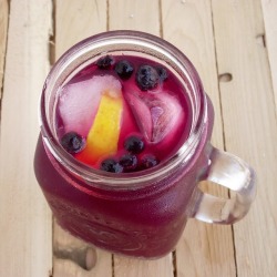 dietcokeandasmoke:  Blueberry lemonade- how amazing! 