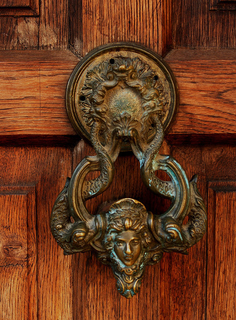 thevintaquarian:  Door knocker, via belleatelier