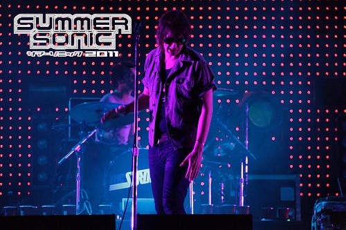 deardarkness:  The Strokes at Summer Sonic, Osaka (14 August 2011) (x) Julian has