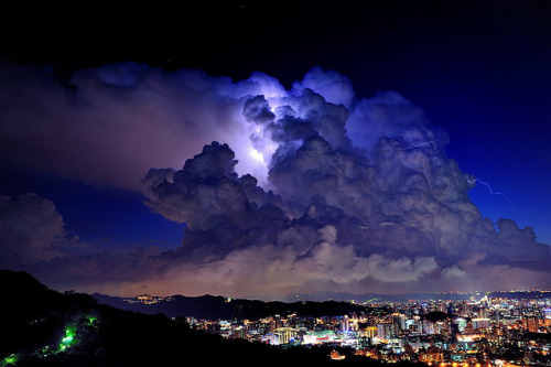 雷雲 by 號獃 on Flickr.