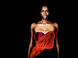 Oluchi Onweagba, I saw her in SI swimsuit joint a while back and fell in love with her skin tone