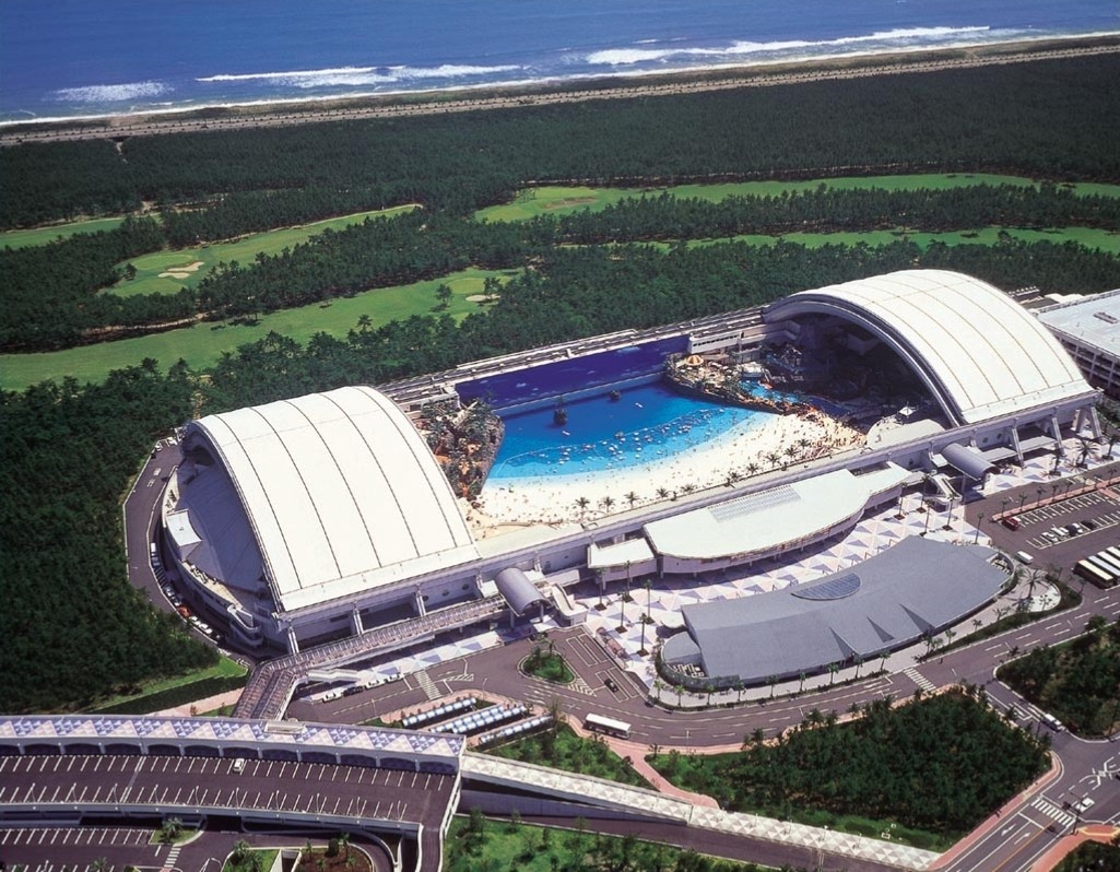 smartir:  deejaiification:  jettplane:  h4nn4tru0ng:  Seagaia Ocean Dome - largest