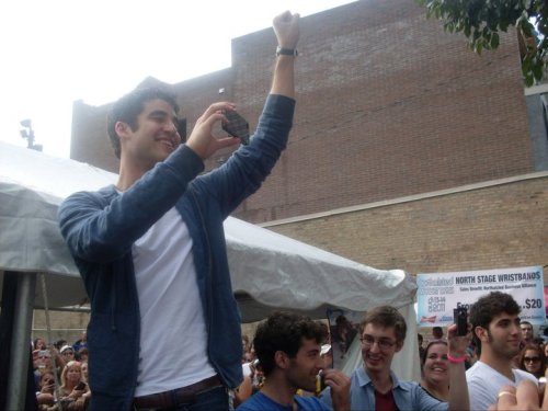 babyitsklaineoutside: Darren during the flashmob