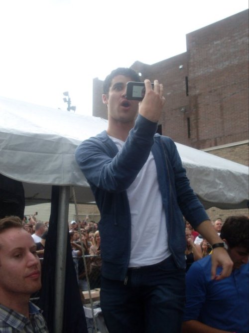 babyitsklaineoutside: Darren during the flashmob