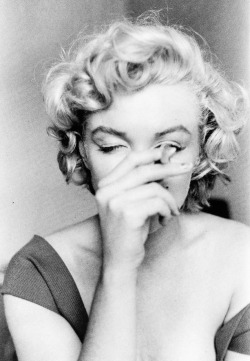 vintagegal:  Marilyn Monroe by Jock Carroll