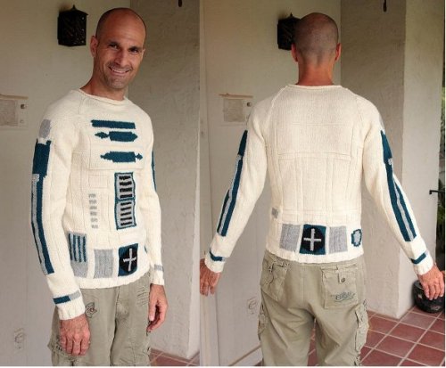 tiefighters:  Custom R2-D2 Sweater - by Erica Schoenberger 100% merino wool, custom made to order as per your measurements.  Available for 蹢 USD at Etsy. via: fashionablygeek 