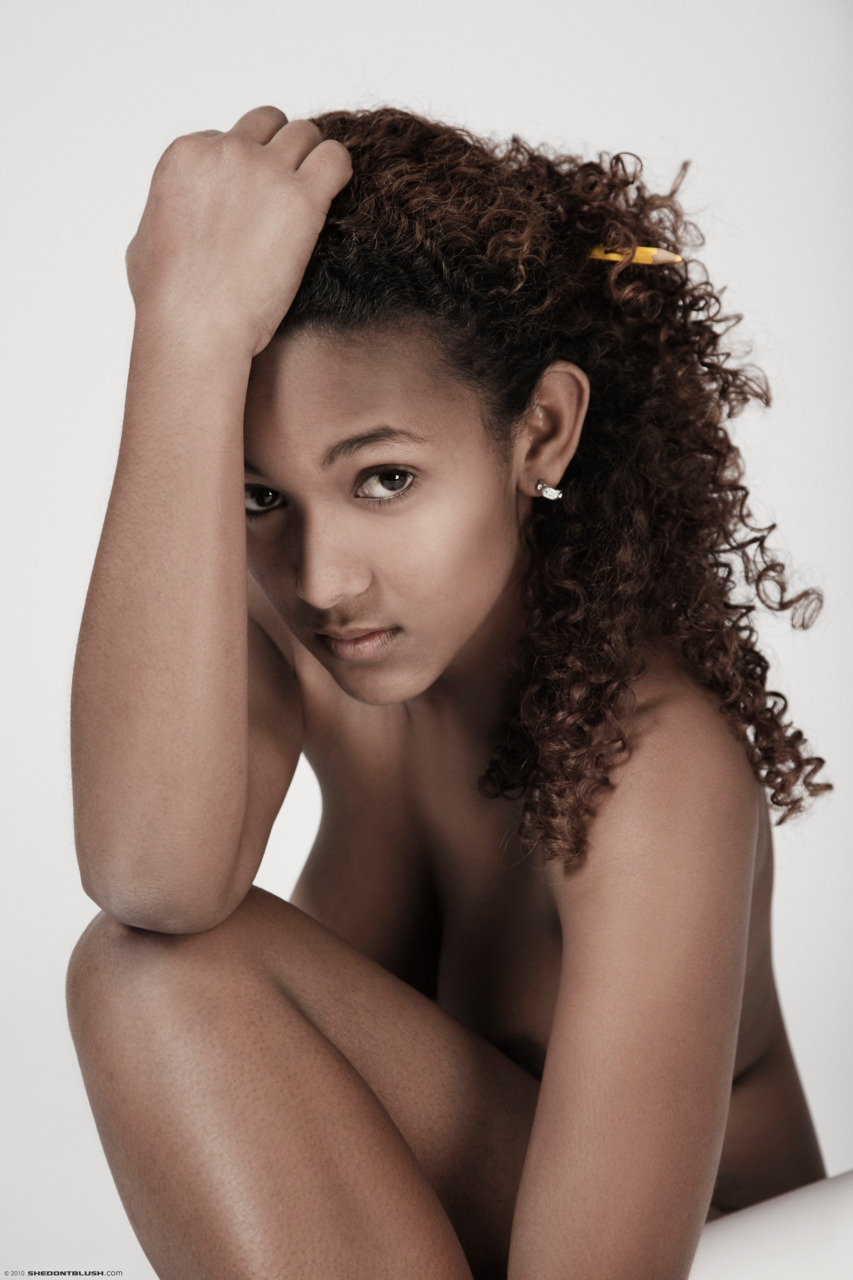 Women of Color 10: Dioneia - Brazilian Beauty