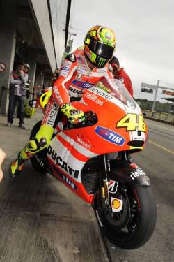 tarrow:  Box e paddock MotoGP a Brno 