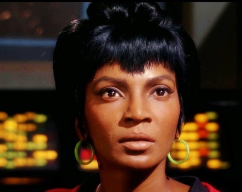 fuckyeahstartrektos:Uhura!