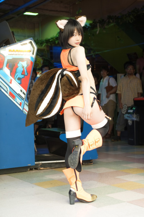 cosplaygirl: ブレイブルーマコトっす！今自分で死ぬ気でレタッチしてるんっすよ～来月発売のアルカディアの袋とじ写真（予定）です！高田馬場の… on Twitpic