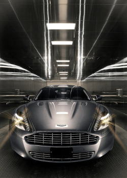 automotivated:  Aston Martin (by 黃毛)