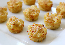 dejadejavu2:  Make your own damn 3 Cheese Mini Macs 