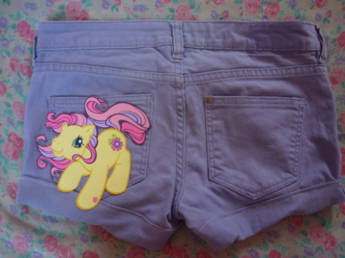 glitterxo:  I added this pair of shirts to my etsy :)http://www.etsy.com/listing/79933127/purple-my-little-pony-denim-shortssize XS/S   ommmg want.