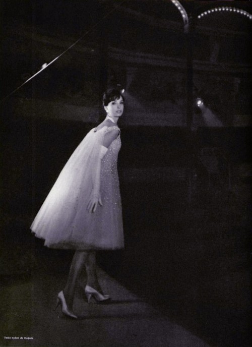 maliciousglamour:La Ligne Trapèze de Christian DiorL'Officiel #431, 1958Photographer: Guy Ars