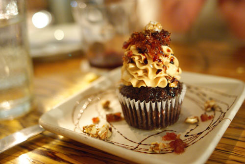 XXX dessertandglitter:  Chocolate Cup Cake Foie photo