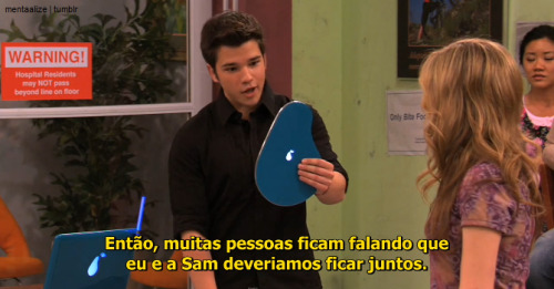  Lembra de quando a Sam torturava o Freddie ? Dizia que o odiava ? E o Freddie também dizia isso ? Pois então, tanto ódio e implicância se tornaram amor e ele pode muito bem ser apaixonado por você em segredo, como foi com a Sam e o Freddie. Fica