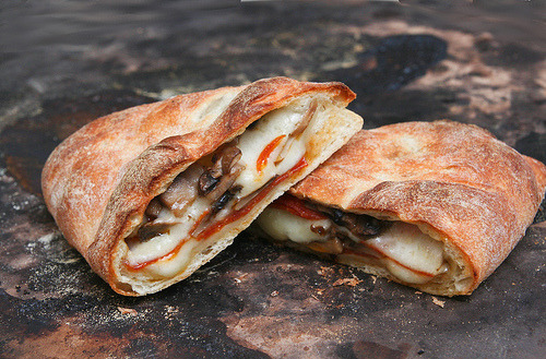 foodwhore:  Calzones 