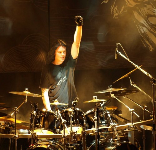 fuckyeahrealdrummers:  Erlandsson  :)))))