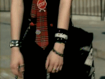 punkyavril:  Avril : ‘Sup Guys ?  Matt :so Guys what do ya wanna do today ? 