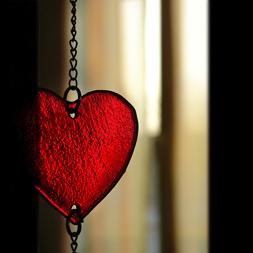 Os Erros que cometi me fizeram sofrer,e Sofrer me fez Amadurecer. Errei em amar demais pessoas que não me valorizavam,em ser sincera com amigos falsos, errei em deixar transparecer minhas emoções. Bom mesmo seria se eu não precisasse sofrer tanto