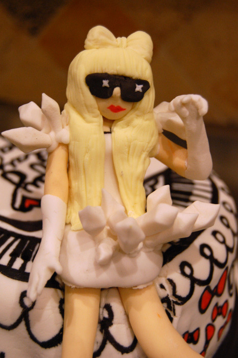 a-americano:  charlavailisbadass:  Vail’s Lady GaGa cake.   *o* 