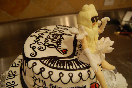 a-americano:  charlavailisbadass:  Vail’s Lady GaGa cake.   *o* 