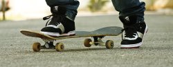 skateisnotcrime:   O skate (pronuncia-se skêit) é um desporto inventado na Califórnia que consiste em deslizar sobre o solo e obstáculos equilibrando-se numa prancha, chamada shape (ingl. deck), dotada de quatro pequenas rodas e dois eixos