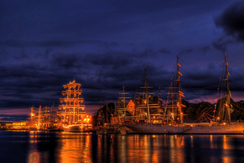 (via Night view on the Tall Ships)