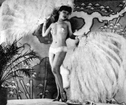 ladylyburnum:   Noel Toy..  burlesque dancer