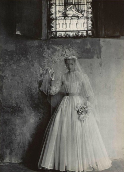 maliciousglamour:Mariées d'AvrilL'Officiel #397, 1955Photographer: Guy ArsacWedding dress by Jacques