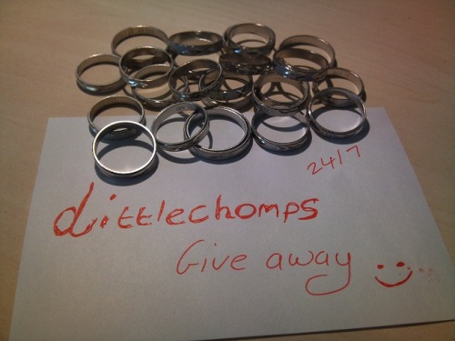 littlechomps:  The 925 sterling silver rings…Who wants one for free?  Those are cute :’>