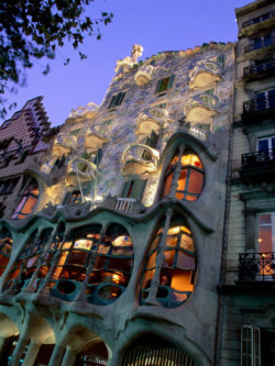 wingsovereverything:  Casa Batllo, Barcelona, Spain, Antoni Gaudi I would love to live here, I’m not even sure if they’re livable. 
