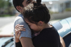  Garoto: A ame como se você fosse o pai dela, sempre querendo proteger a sua menininha, mimando e dando atenção. Abrace-a e diga coisas que a façam se sentir única, porque se você amar ela de verdade, ela vai ser única para você. Garota: O ame