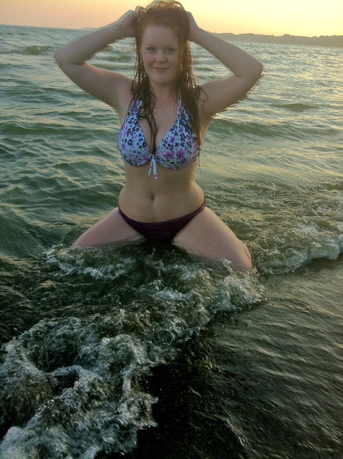 ktymyr:  lurkerguy:  You’re a fucking kind of mermaid.. those are my kind of mermaids! ktymyr:  i’m a fucking mermaid       Fat.