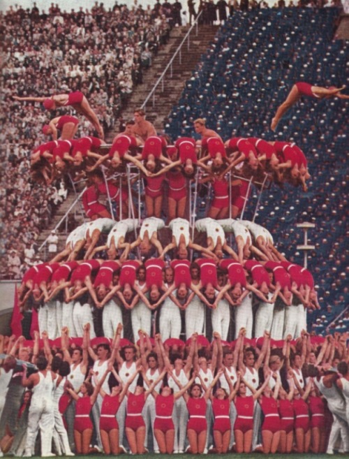 marinegirls: Teenagers of the Communist Free German Youth at a sports festival held in the Leipzig 