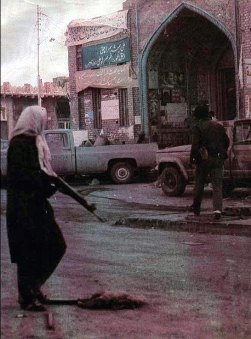 kali23yuga:An armed Iranian militia woman in front of a mosque during the Iraqi invasion of Khorra