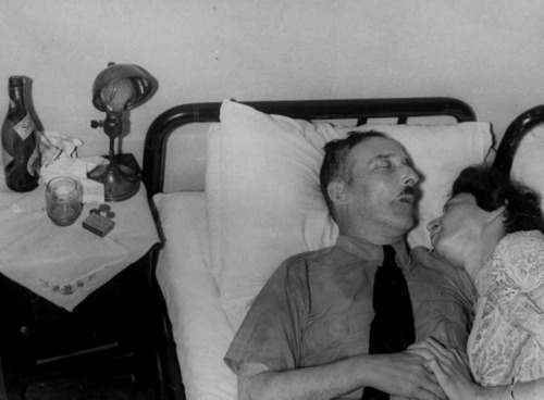 kinsssthetics:  Poison on the Night Stand: Bodies of exiled Austrian author Stefan Zweig & his wife lying on bed, still holding hands, after they committed suicide together – Rio De Janeiro, Brazil – 1942 