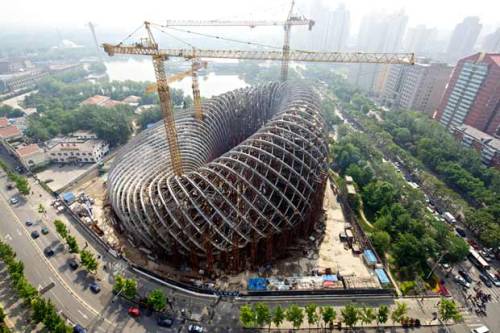 quietlyhappy:awomanscreaming:The Phoenix International Media Center in Beijing by BIAD UFo.Chinese a