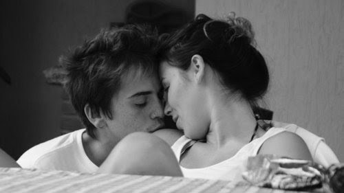 savem-e:  Ei garoto, o que está acontecendo? Desde quando tu vive tanto em meus pensamentos assim? Desde quando és tu que esta em meus sonhos? Desde quando sua ausência machuca tanto assim? Ei amor, desde quando tu esta tão presente em meus dias?