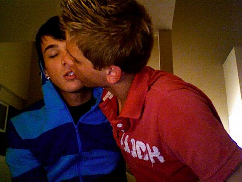 allthingsgayandcute:  Matthew and Connor4 by XxUnidentifiedxBetchxFacexLuverxX on Flickr. his facial expression :3 