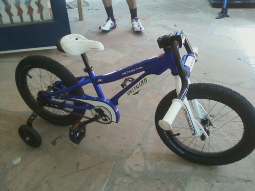 bikemad: slamthatstem:  John sends in a shot of the MOST AERO KID EVER.  Parenting, you’re doing it 