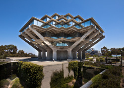 dressupvamp:  Library in University of California by William Pereira (1970) in San Diego, USA 