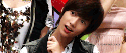 youdriveme-crazy:  HE LOOKS LIKE A CLUELESS COW AGAIN……  